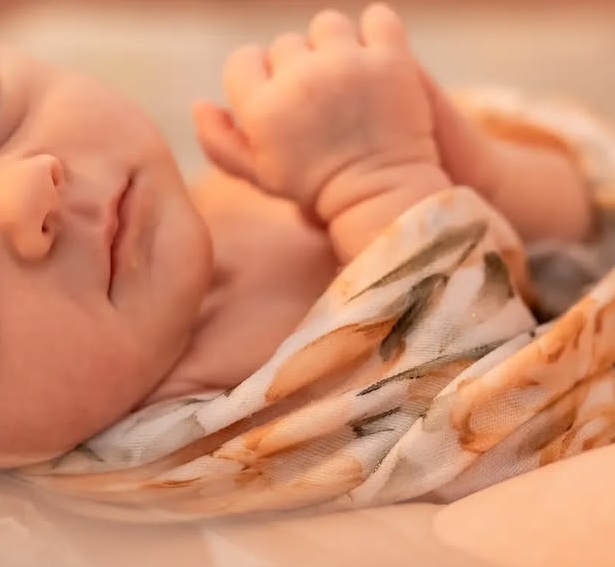 Bain enveloppé, lange, bébé, TBB, soin, matéossian 